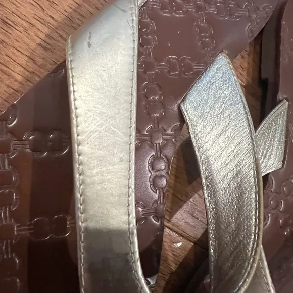 Tory Burch Gold Thong Sandal Size 7
