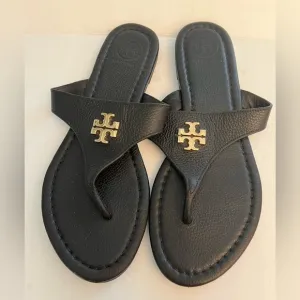 Tory Burch Jolie Flat Thong Sandals Gold T Logo Tumbled Black Leather