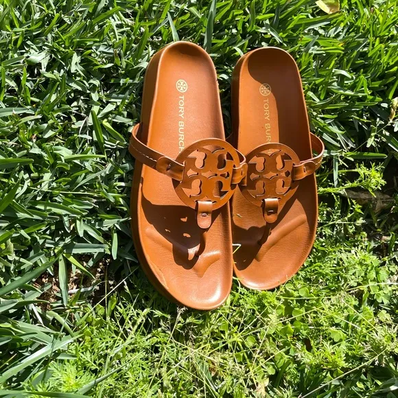 Tory Burch Miller Cloud🍂🍁aged Camello size 8 womens like new