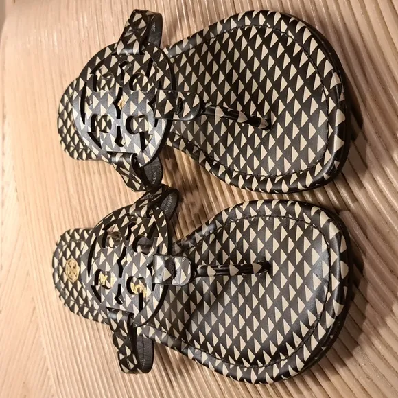 Tory Burch Miller geo leather thong sandals 9