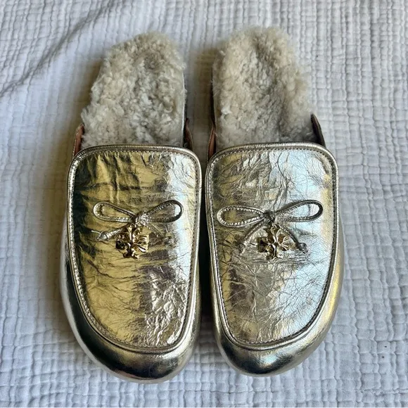 Tory Burch | NWOT Spark Gold Leather Charm Slipper Shearling Flats Mules