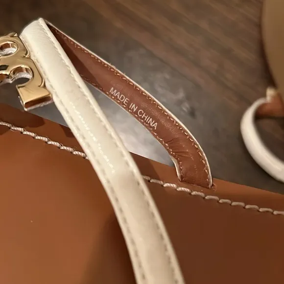 Tory Burch T-Logo Thong Sandals With Saffiano Leather Size 9