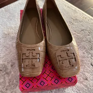 Tory Burch Tan Croc-Embossed Flats