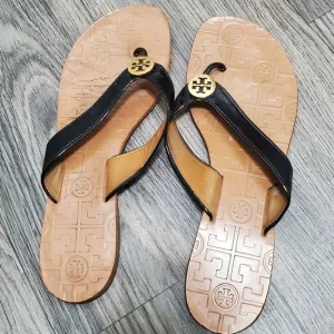 Tory Burch Thora Thong Black Patent Leather Brown Flat Sandals Women’s Size 8M🌴