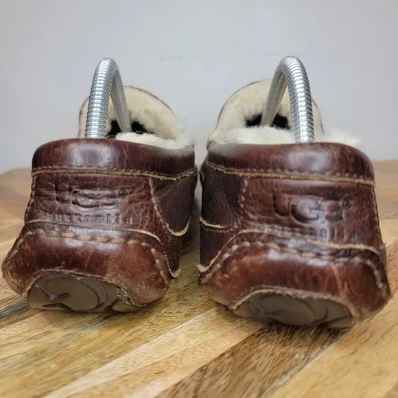 UGG 5379 Men's Sz 9 Ascot Brown Leather Sheepskin Rubber Sole Slippers Loafers