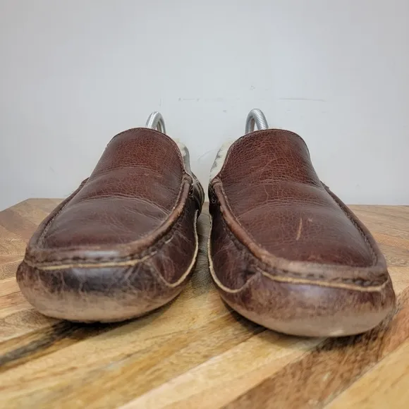UGG 5379 Men's Sz 9 Ascot Brown Leather Sheepskin Rubber Sole Slippers Loafers