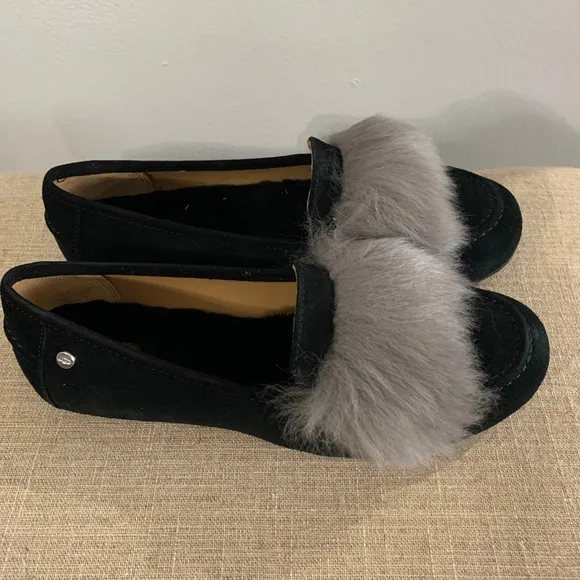 UGG Australia Black Genuine Shearling Flats New in box size 7