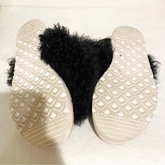 Ugg Girls Size 4 Black Fluffy Velcro Ankle Strap Sandals