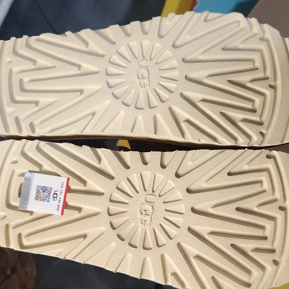 UGG Goldenstar Strap Sandal