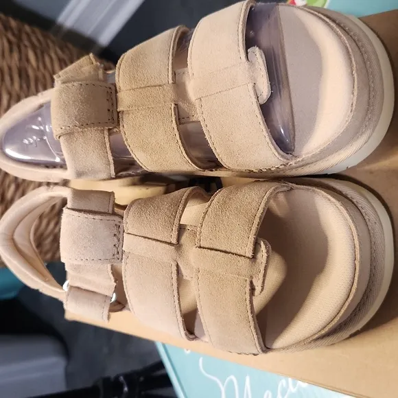 UGG Goldenstar Strap Sandal