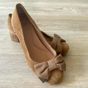 UGG Koa Brown Chestnut Suede Block Heel Flats - Round Toe, Size 7