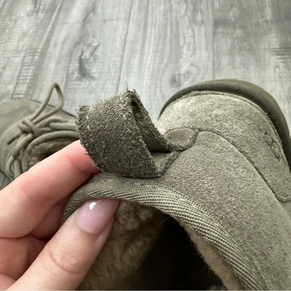 Ugg Neumel Chukka Gray Suede Sheepskin Boots Size 10