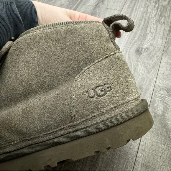 Ugg Neumel Chukka Gray Suede Sheepskin Boots Size 10
