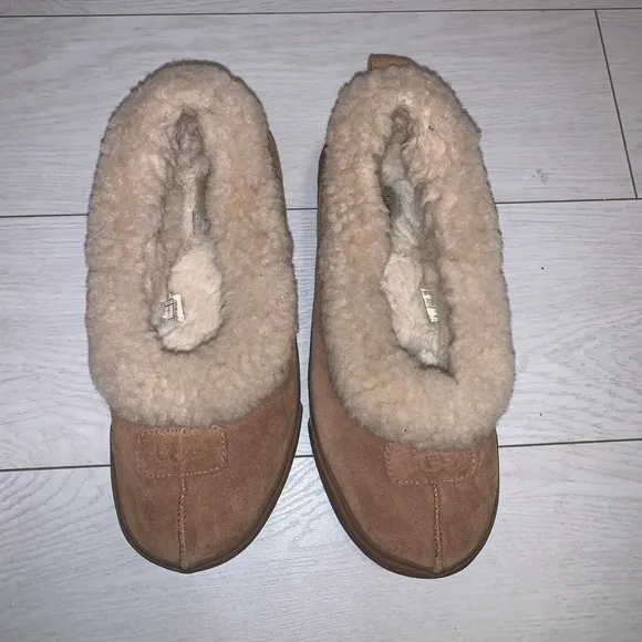 UGG Platform Suede Flat Slippers Carmel Brown Size 6