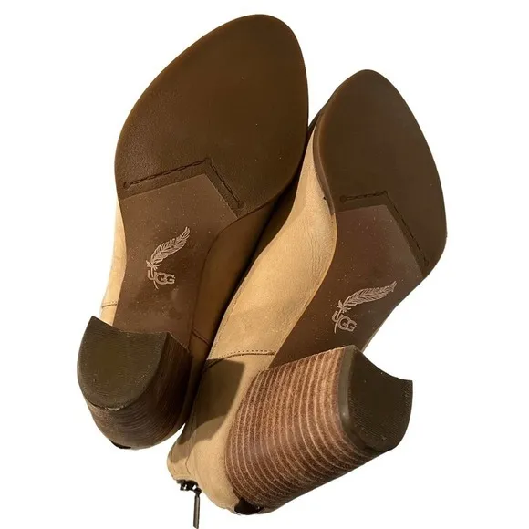 UGG western style ankle boots   Size 9      #010