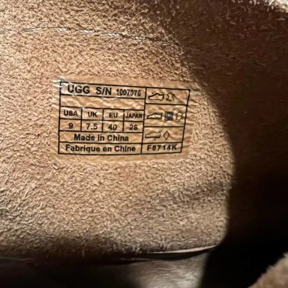 UGG western style ankle boots   Size 9      #010
