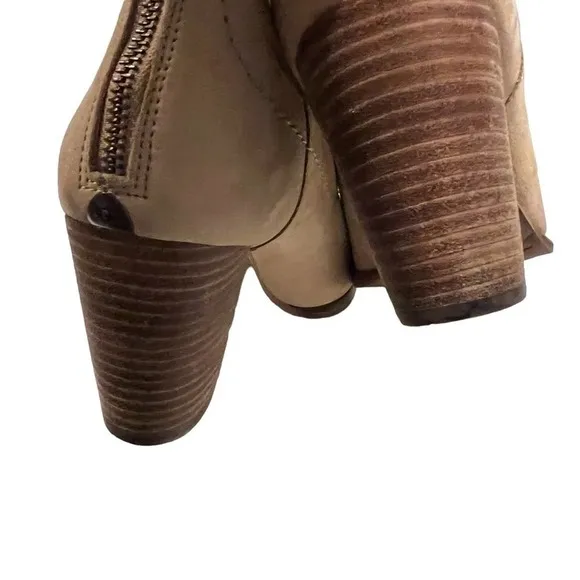 UGG western style ankle boots   Size 9      #010