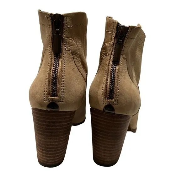 UGG western style ankle boots   Size 9      #010