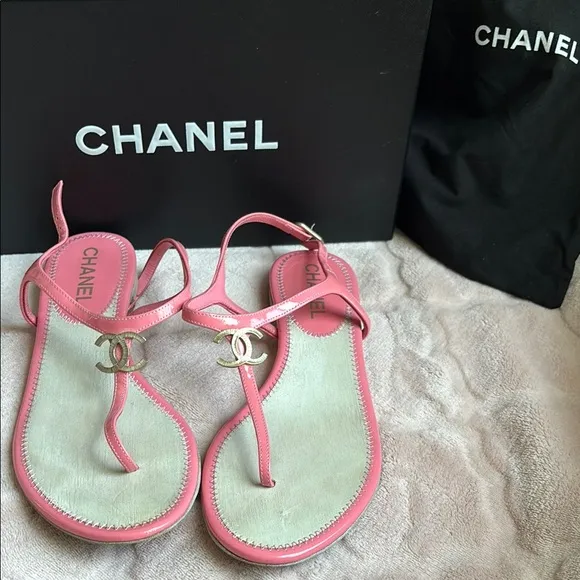 Used Chanel Pink Thong Sandals with Logo Accent