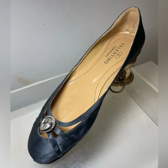 Valentino Garavani slik flats whit jefe les toe sz 7.5 made in italy