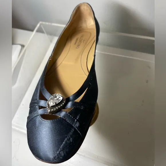 Valentino Garavani slik flats whit jefe les toe sz 7.5 made in italy