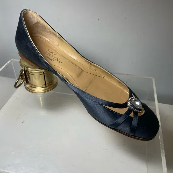 Valentino Garavani slik flats whit jefe les toe sz 7.5 made in italy
