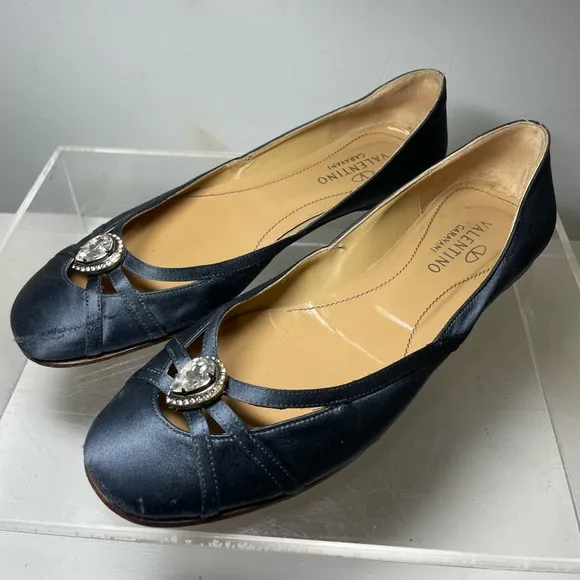 Valentino Garavani slik flats whit jefe les toe sz 7.5 made in italy