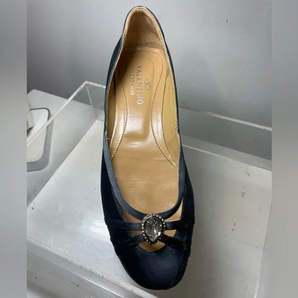 Valentino Garavani slik flats whit jefe les toe sz 7.5 made in italy