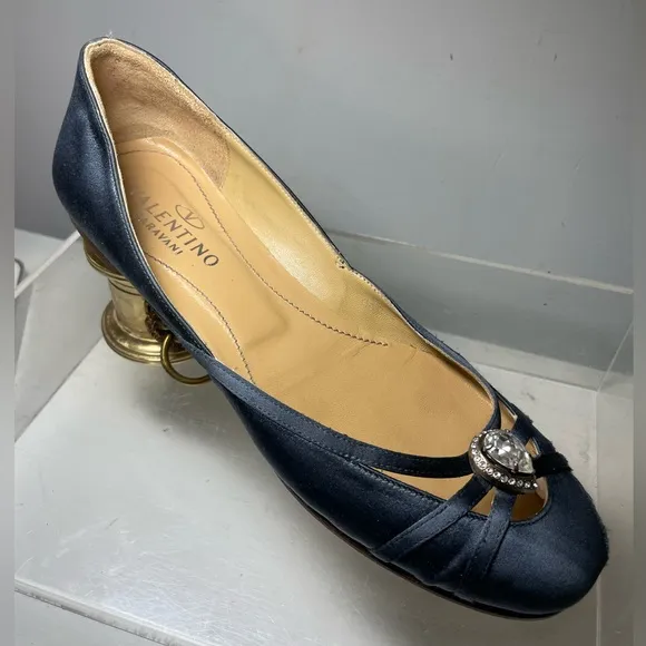 Valentino Garavani slik flats whit jefe les toe sz 7.5 made in italy