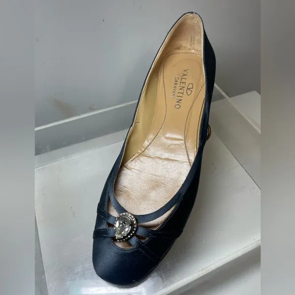 Valentino Garavani slik flats whit jefe les toe sz 7.5 made in italy
