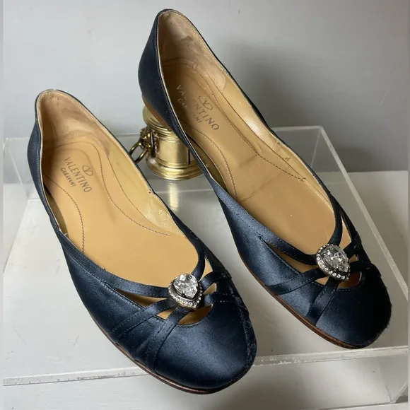 Valentino Garavani slik flats whit jefe les toe sz 7.5 made in italy