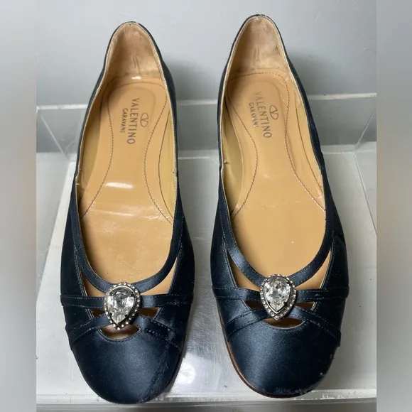 Valentino Garavani slik flats whit jefe les toe sz 7.5 made in italy