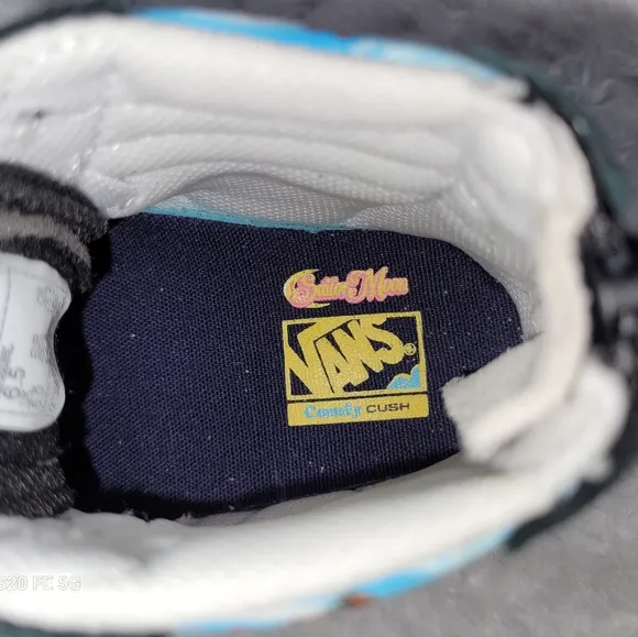 VANS * Girl Sneakers * Sailor Moon * Size 6.5 * Toddler Shoes * Anime *