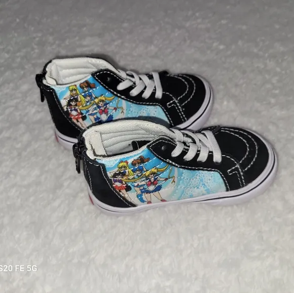 VANS * Girl Sneakers * Sailor Moon * Size 6.5 * Toddler Shoes * Anime *