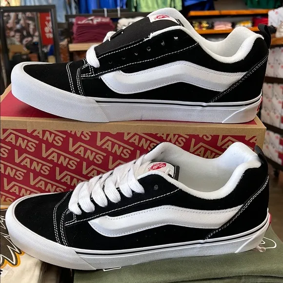 Vans WMNS Black and White Sneakers Knu SkoolBlack/True WhiteVN0009QC6BT