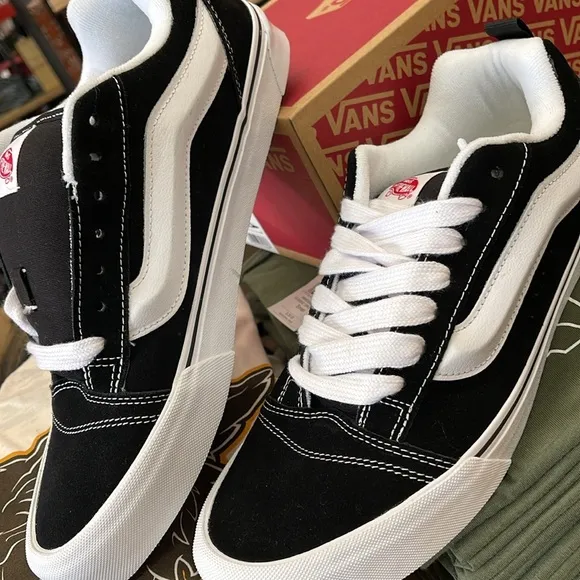 Vans WMNS Black and White Sneakers Knu SkoolBlack/True WhiteVN0009QC6BT