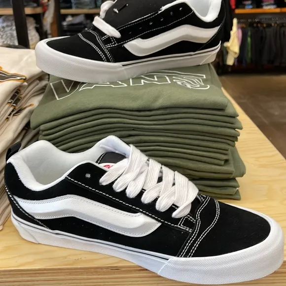 Vans WMNS Black and White Sneakers Knu SkoolBlack/True WhiteVN0009QC6BT