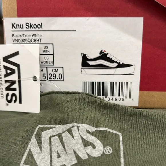 Vans WMNS Black and White Sneakers Knu SkoolBlack/True WhiteVN0009QC6BT