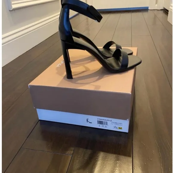 VIA SPIGA BLACK FAXON SANDALS