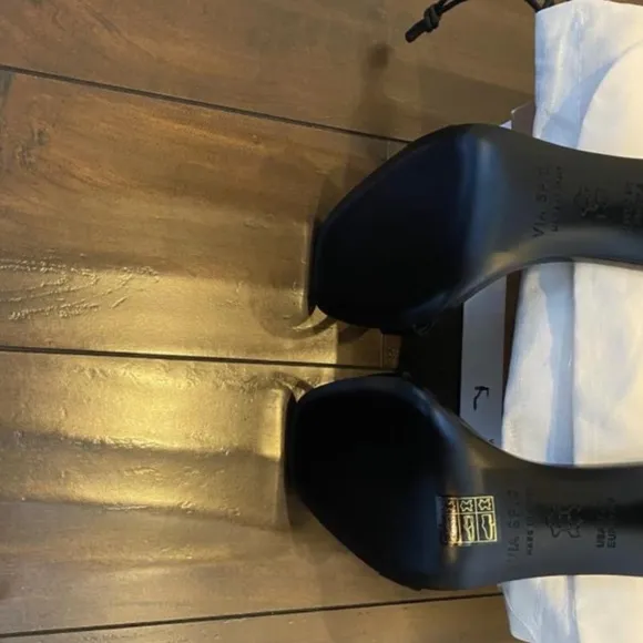 VIA SPIGA BLACK FAXON SANDALS