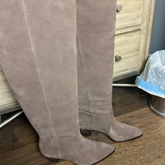 Vince Camuto boots wide calf size 9