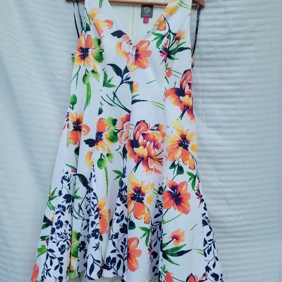 Vince camuto floral sleeveless V-neck Dress