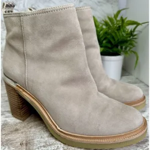 VINCE CAMUTO Gorgan Boots Women’s Size 8 Grey Suede Kelivena Ankle MSRP $149