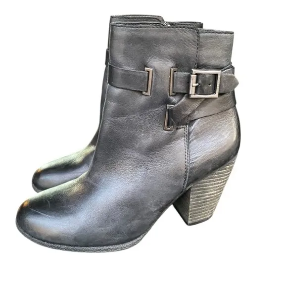 VINCE CAMUTO HARRIET LEATHER ANKLE BOOTS I Size: 8M