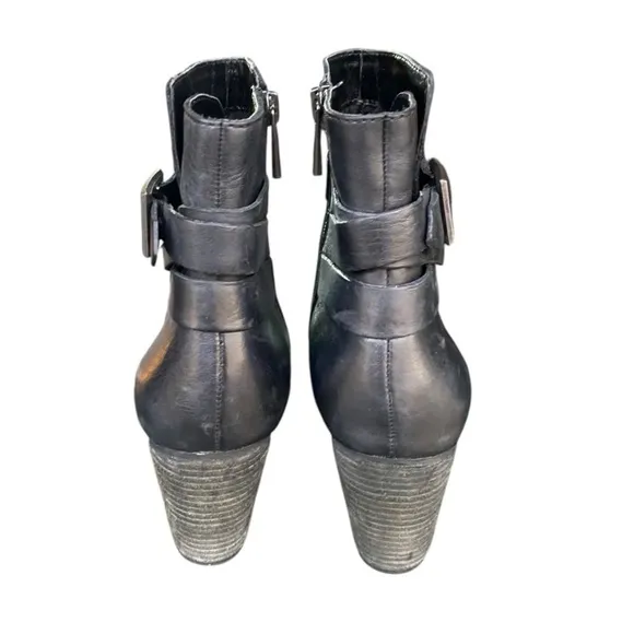 VINCE CAMUTO HARRIET LEATHER ANKLE BOOTS I Size: 8M