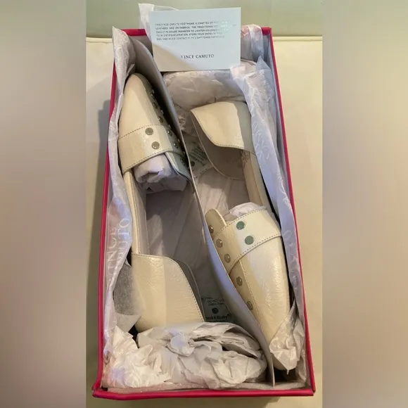 Vince Camuto New In Box Size 7.5 Wenerly Flats in Warm White Moon Leather