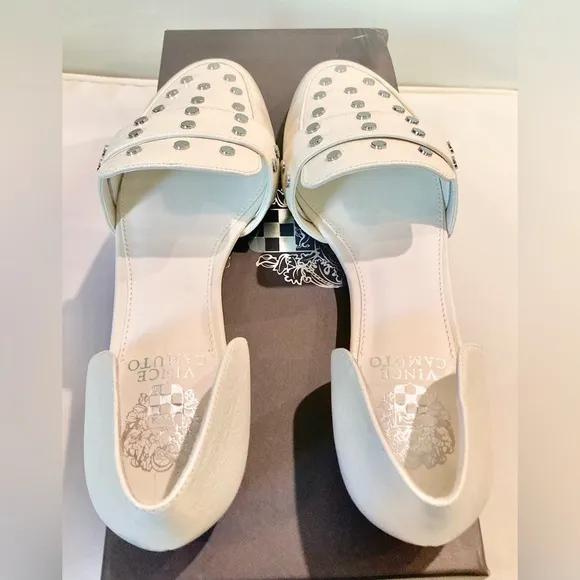 Vince Camuto New In Box Size 7.5 Wenerly Flats in Warm White Moon Leather