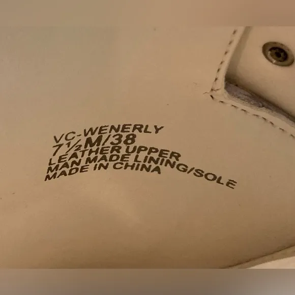 Vince Camuto New In Box Size 7.5 Wenerly Flats in Warm White Moon Leather