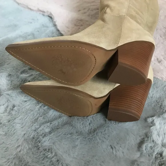 Vince camuto oyennda vanilla wide calf boots