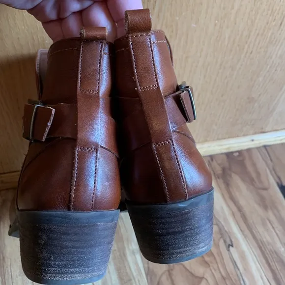 Vince Camuto Peamer size 39 cognac leather Chelsea ankle boots side zip buckle